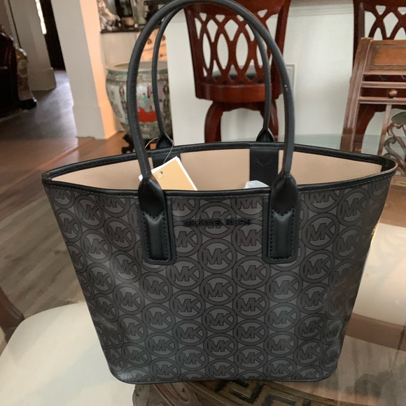 Michael Kors Handbags - 🖤🩶MICHAEL KORS SMALL JODIE JACQUARD LOGO TOTE BAG! 🖤🩶